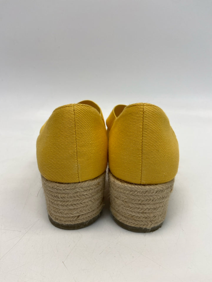 Life Stride  Size 8.5 Yellow Sandals