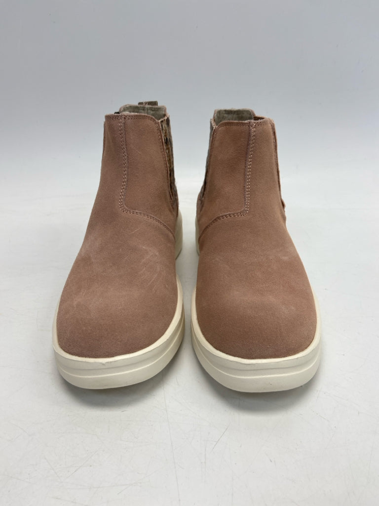 NWT Hey Dude US Shoe Size 9 Pink Suede Boots