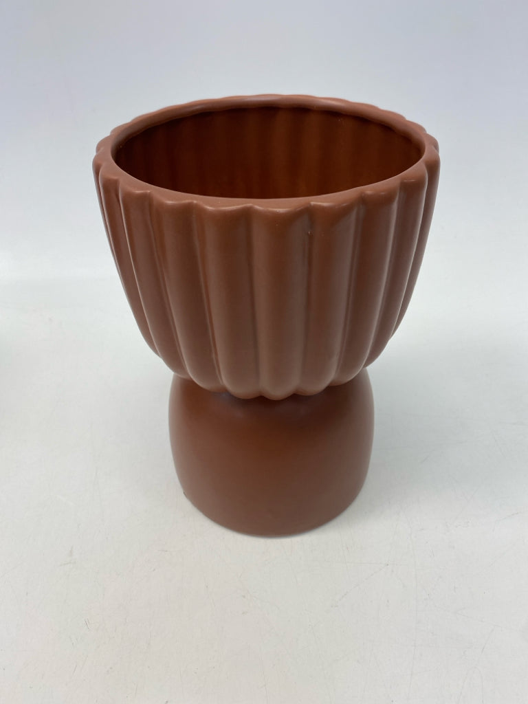 Three Hands Rust Ribbed Ceramic Planter
