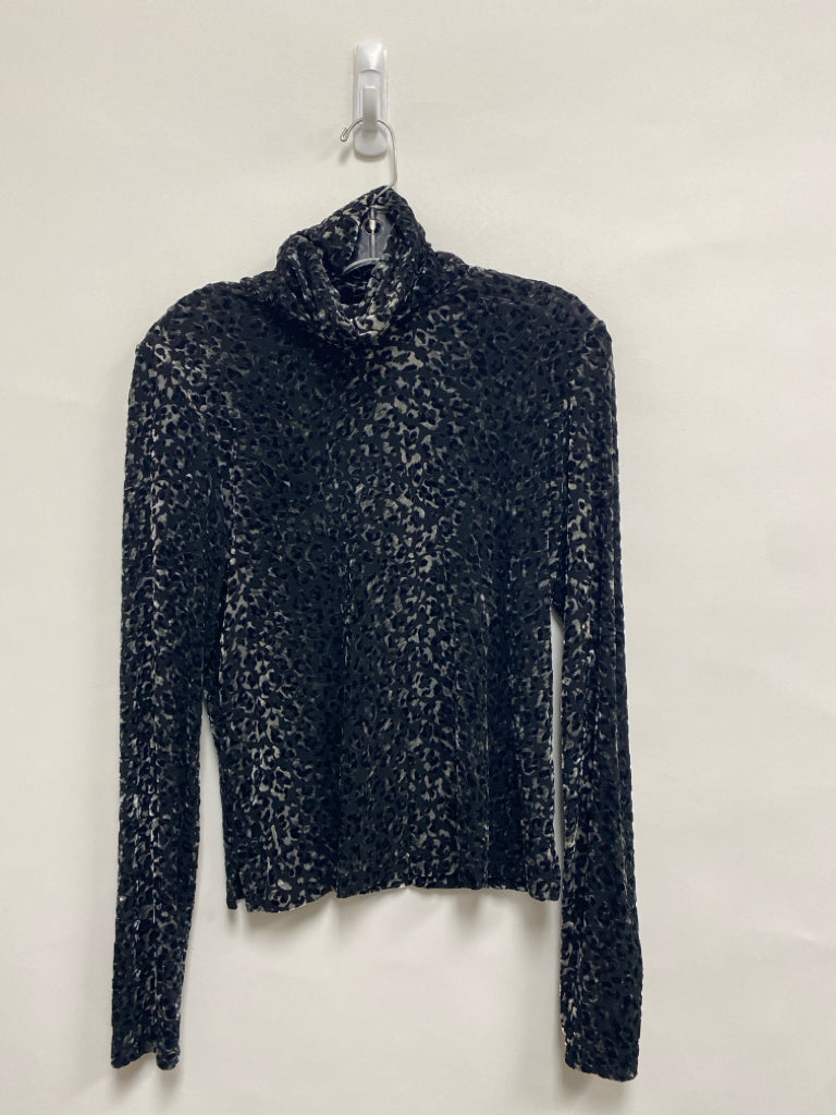 Snoskins Size S Black/Gray Animal Print Turtleneck Ladies Top
