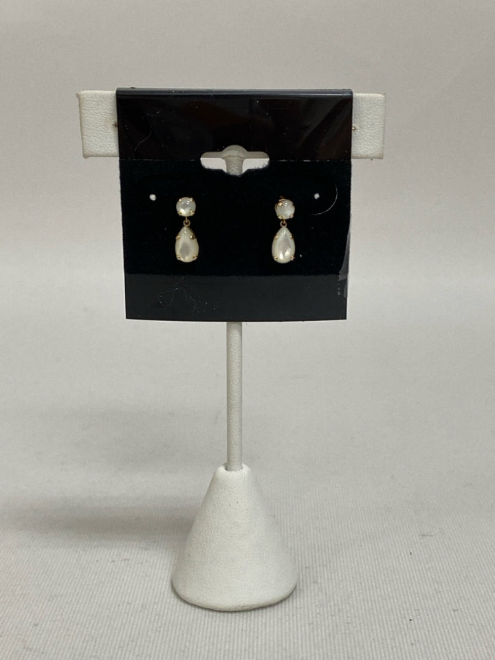 Gold Color Pearl Color Teardrop Earrings