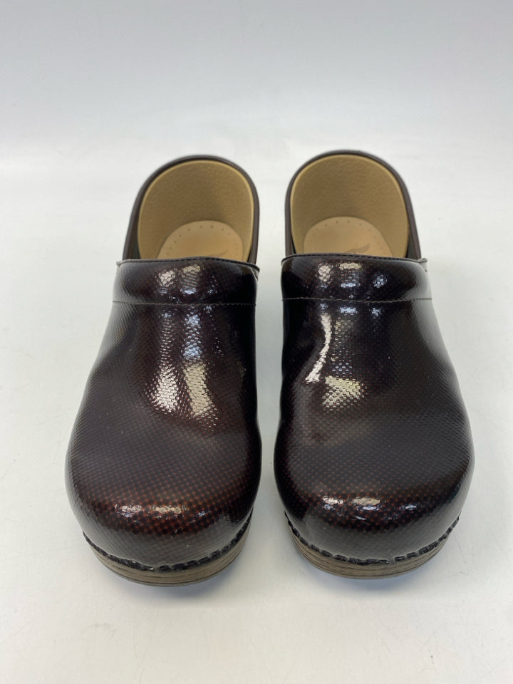 Dansk  Size 40 Brown Clogs