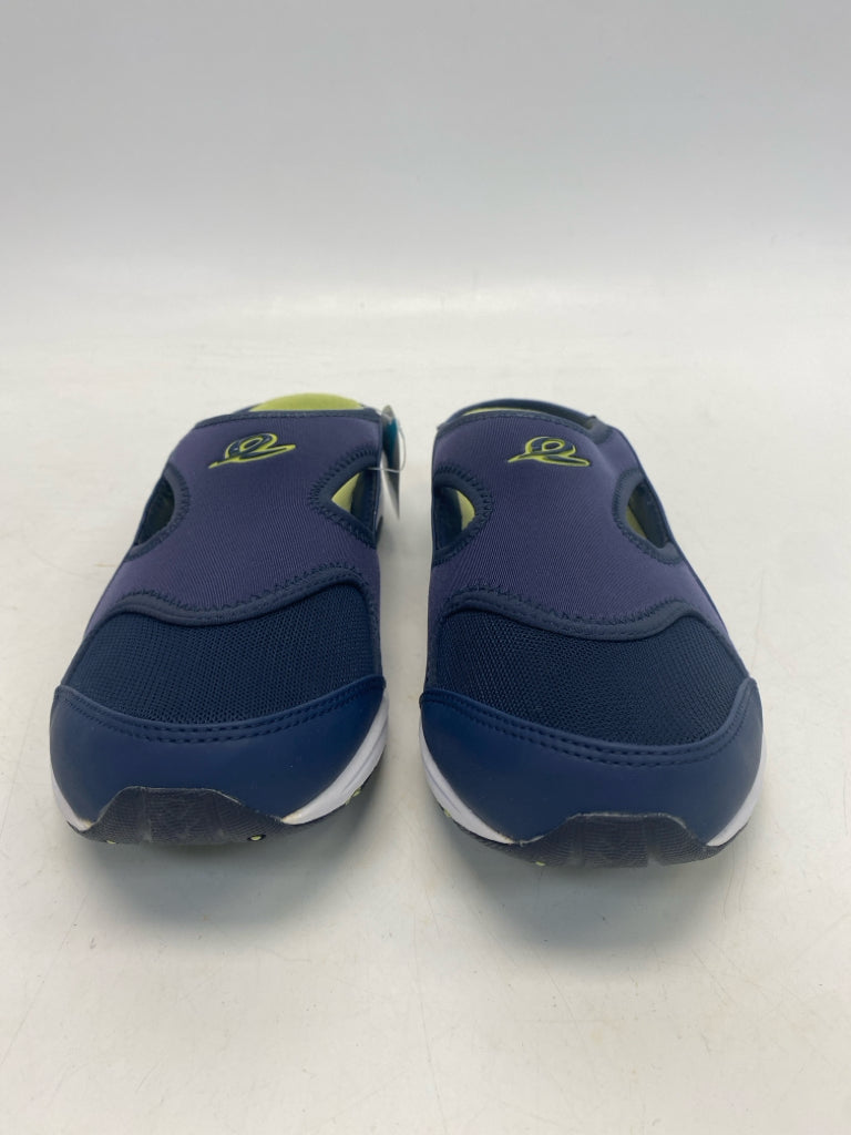 NWT Easy Spirit  Size 9 Navy Neoprene Sneakers
