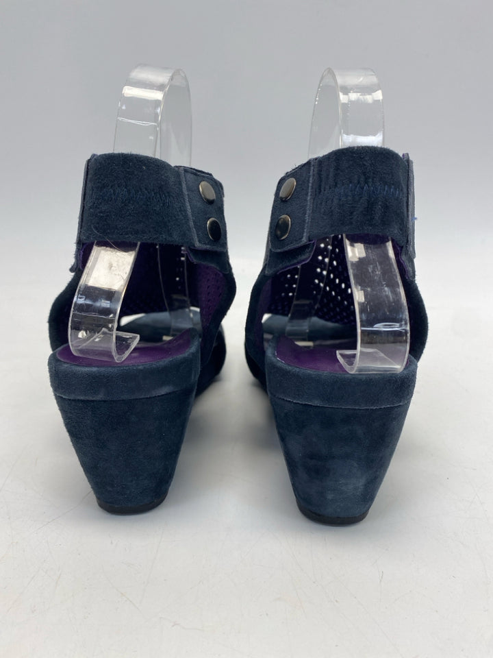 Vaneli US Shoe Size 10 Navy Perforated Sandals