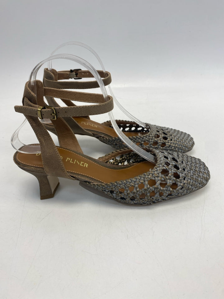 Donald Pliner  Size 8 Bronze Woven Sandals