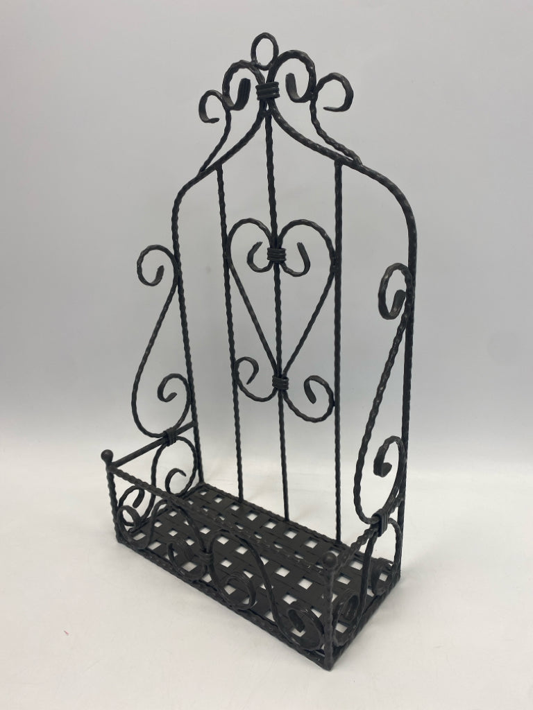 Gray Swirl Metal Wall Hanging