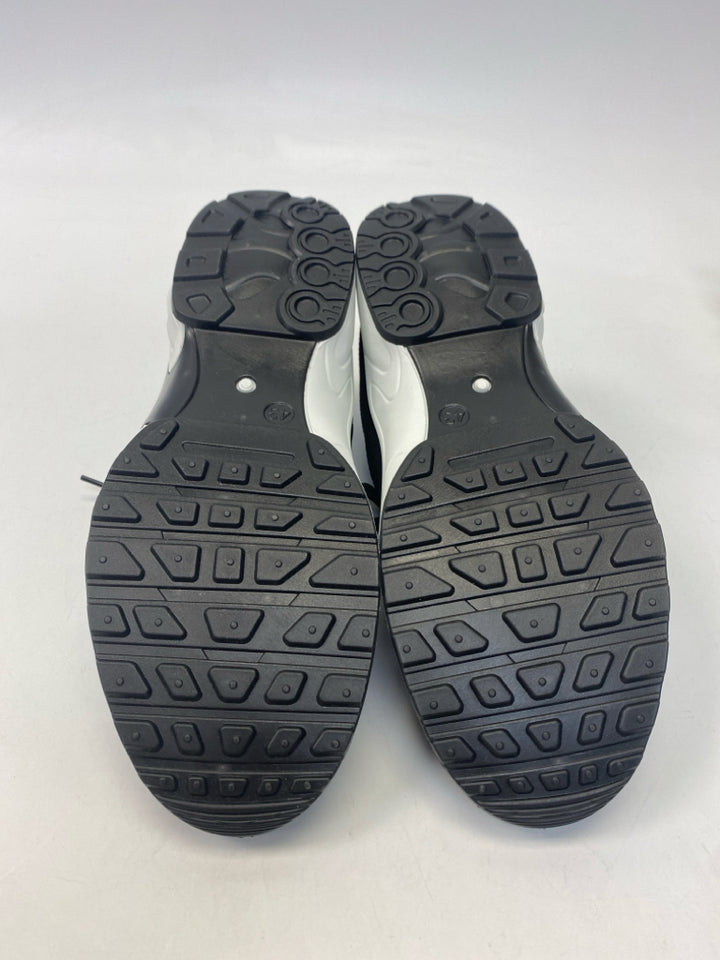 NWT  Size 43 Black Lace-up Sneakers