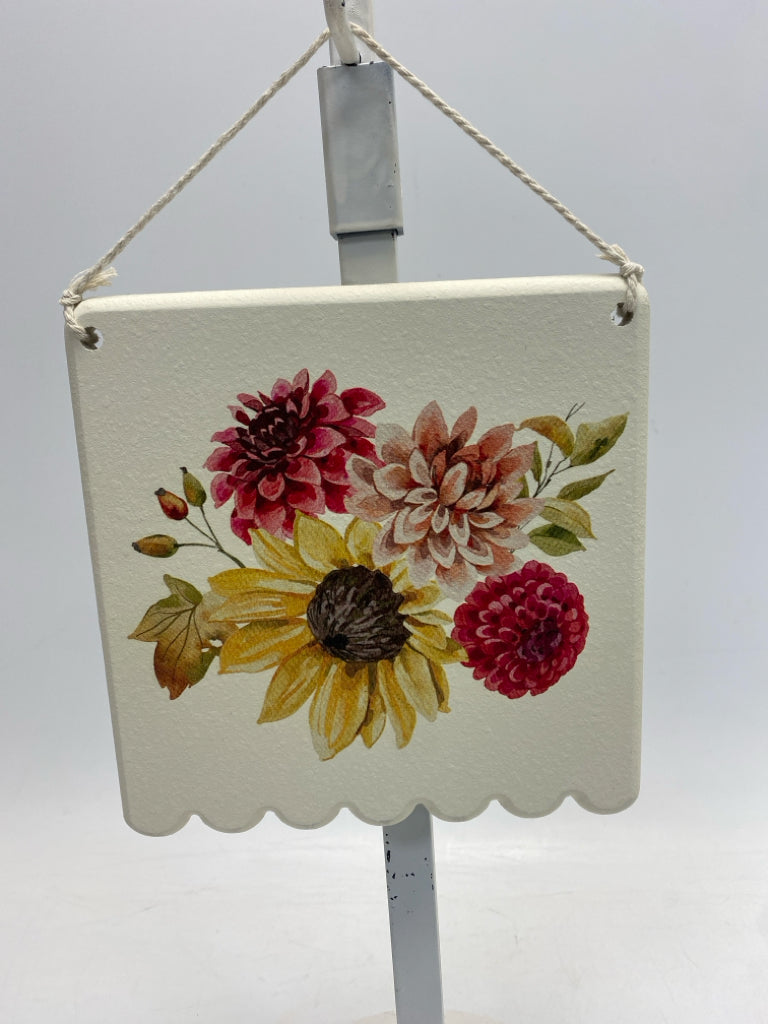Cream Flowers Wall Hanging