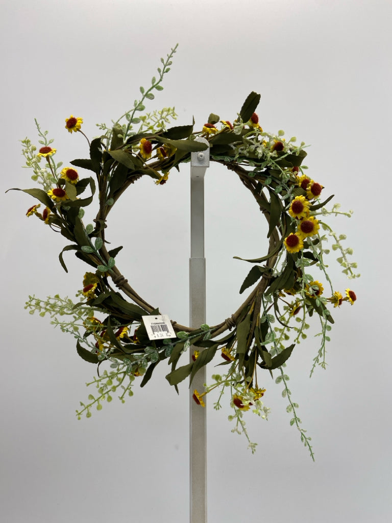 NWT Green Yellow Wreath