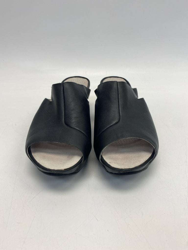 Tsubo  Size 11 Black Sandals