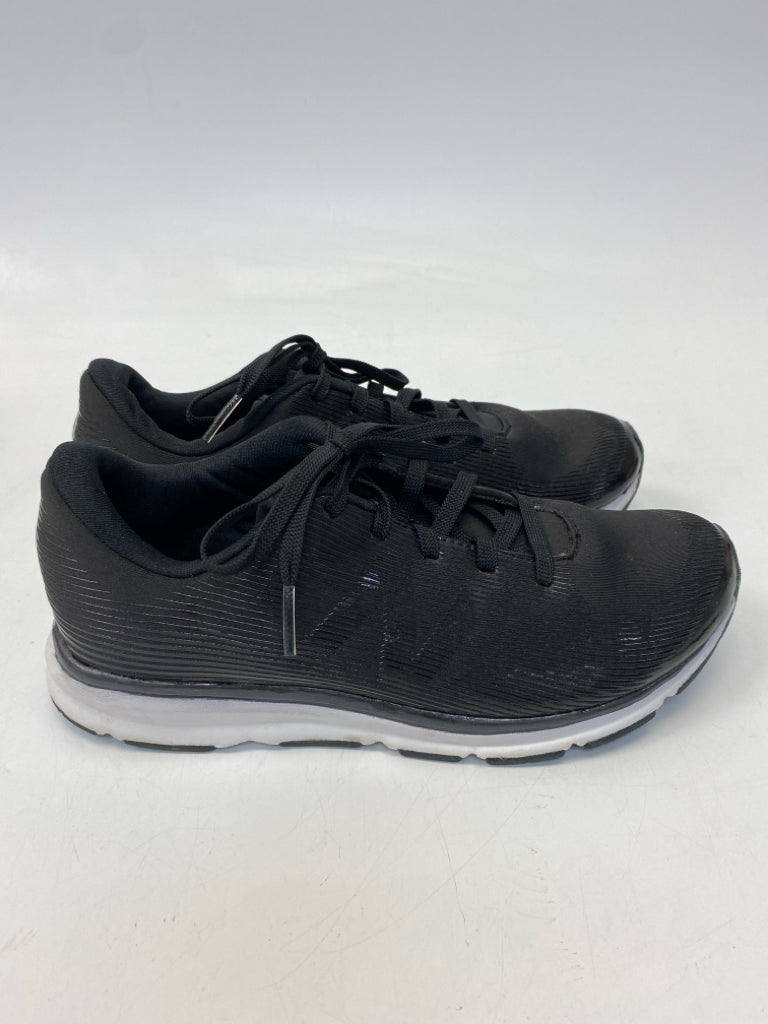 New Balance  Size 6.5 Black Lace-up Sneakers