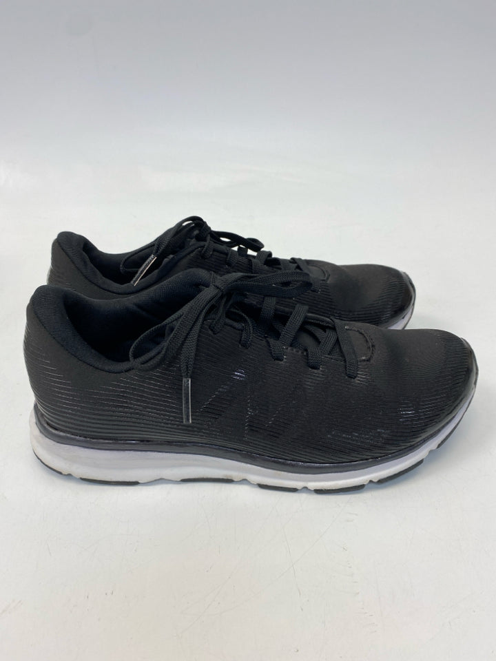 New Balance  Size 6.5 Black Lace-up Sneakers