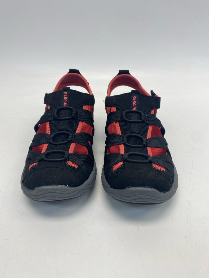 Bare Traps  Size 8 Black Coral Sandals