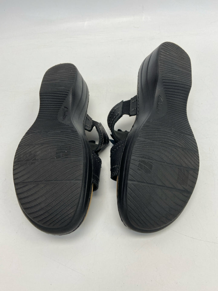 NWOT Clarks  Size 8.5 Black Rosette(s) Sandals