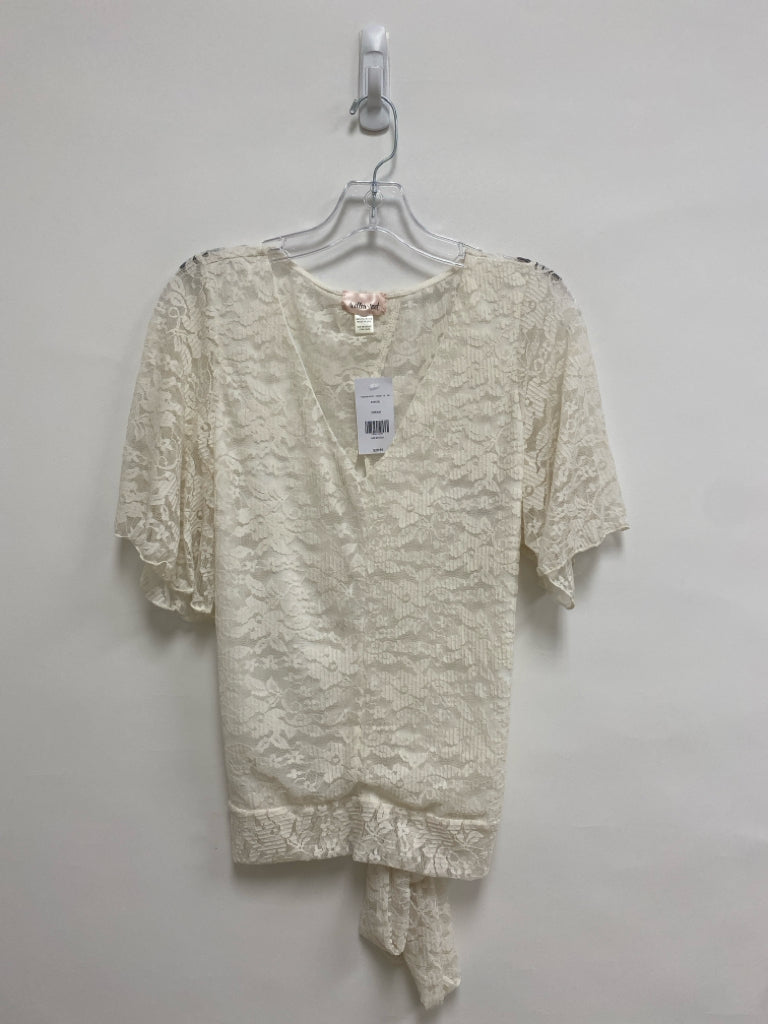 NWT willow &amp; root Size M White Lace Ladies Top