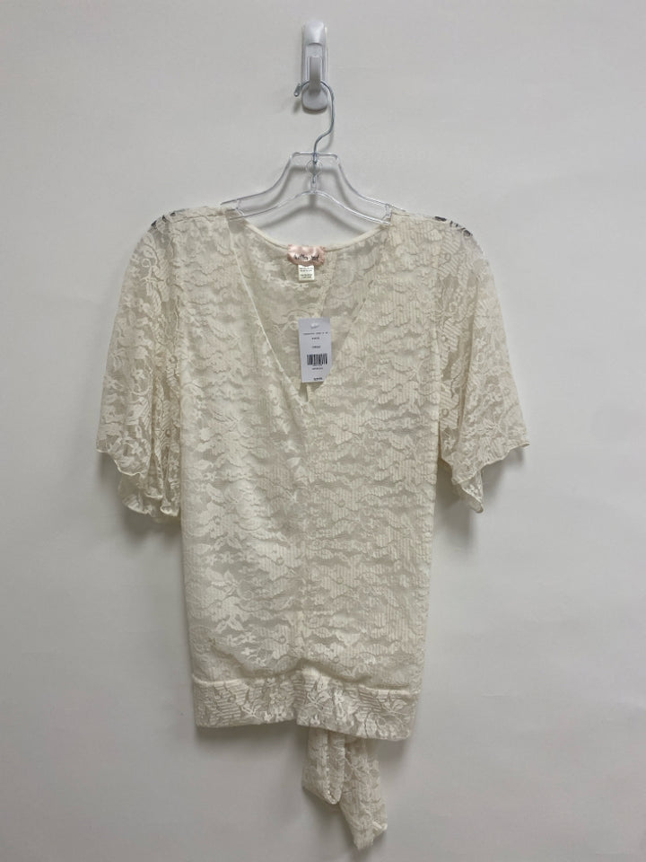 NWT willow &amp; root Size M White Lace Ladies Top