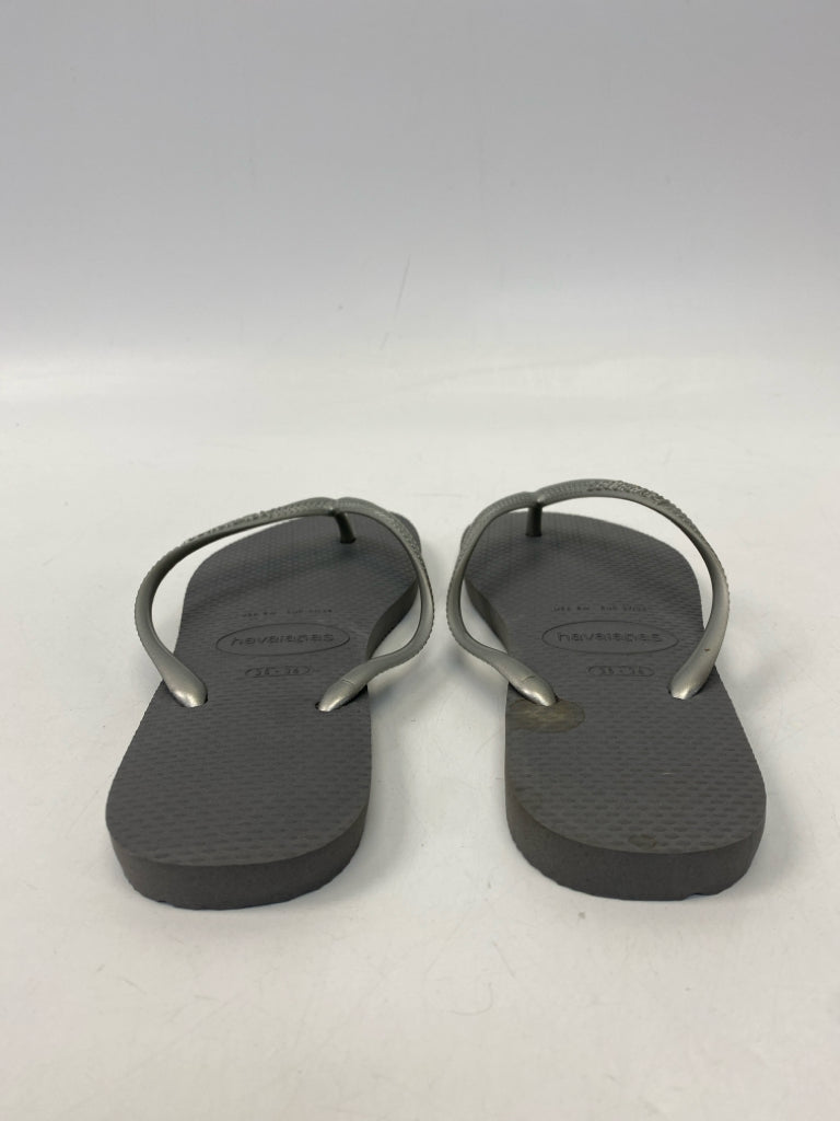 Size 6 Gray/Silver Sandals