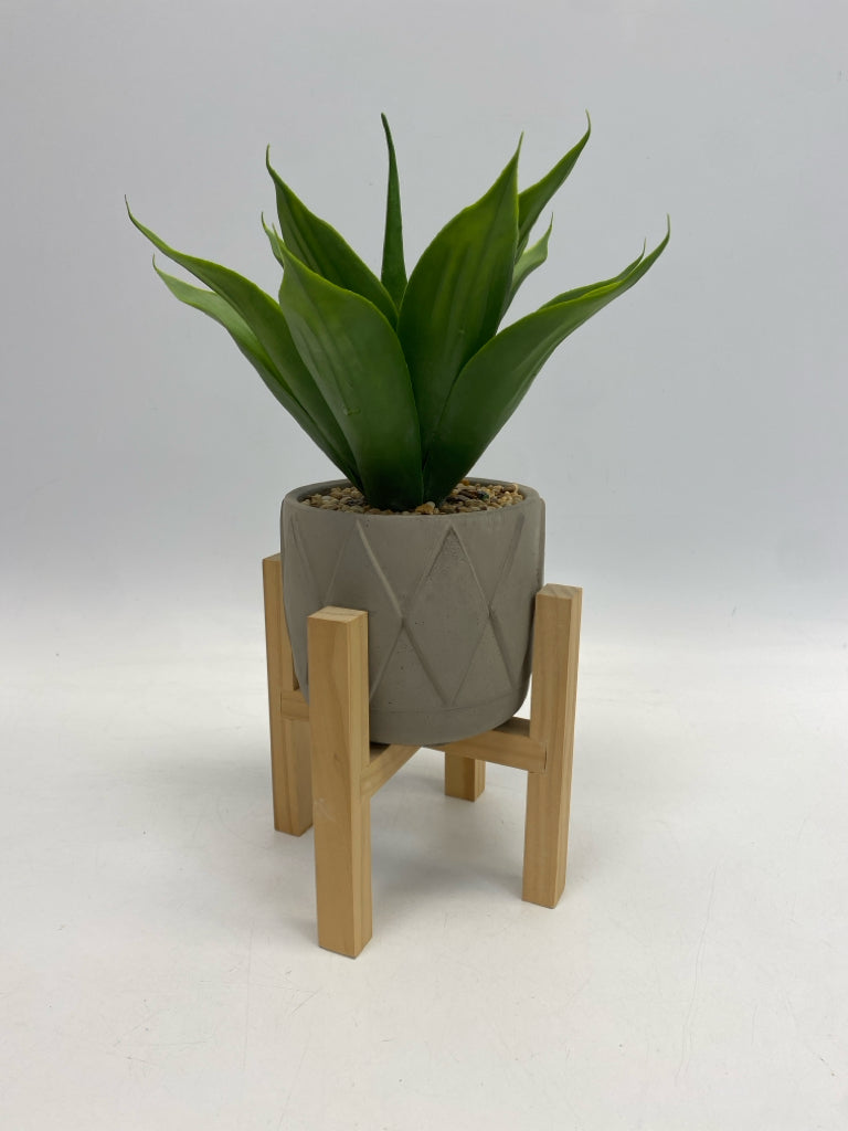 Green Gray/Tan Wood/Ceramic Silk Plant