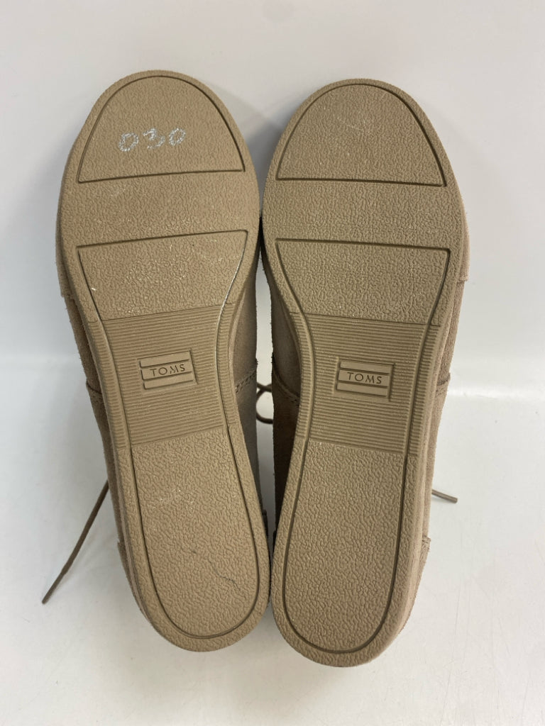 NWT Toms SIZE 6 Brown Lace-Up Girl&