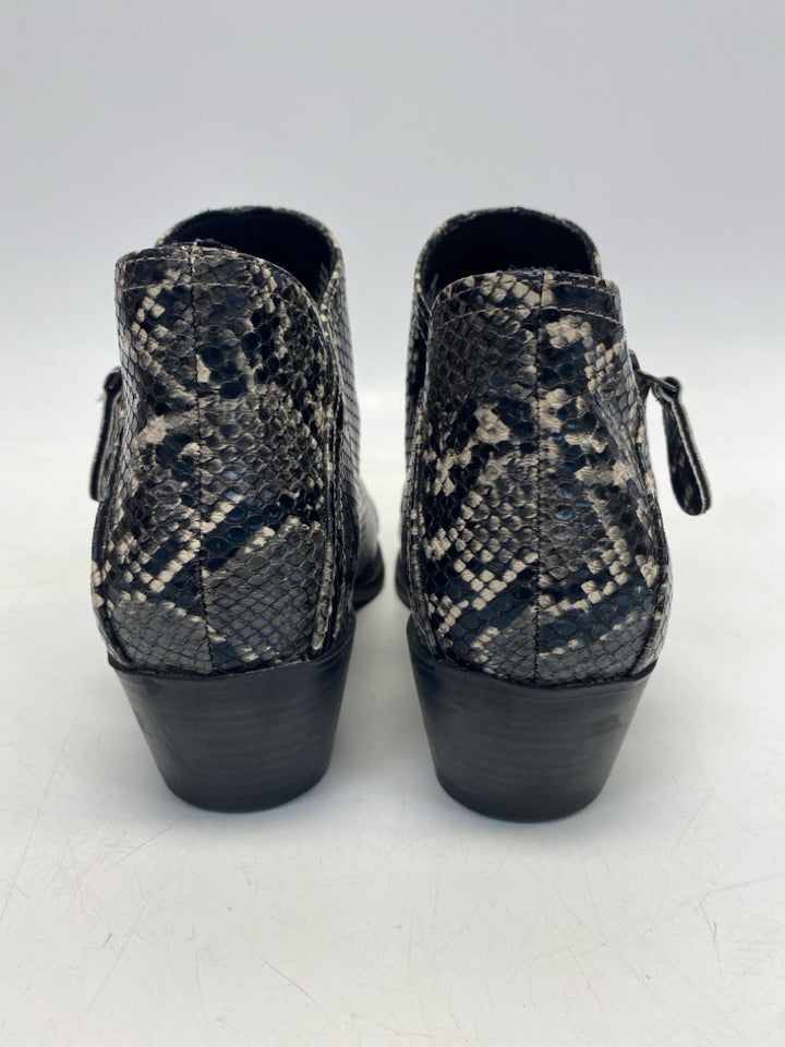 So US Shoe Size 8 Black Cream Animal Print Boots
