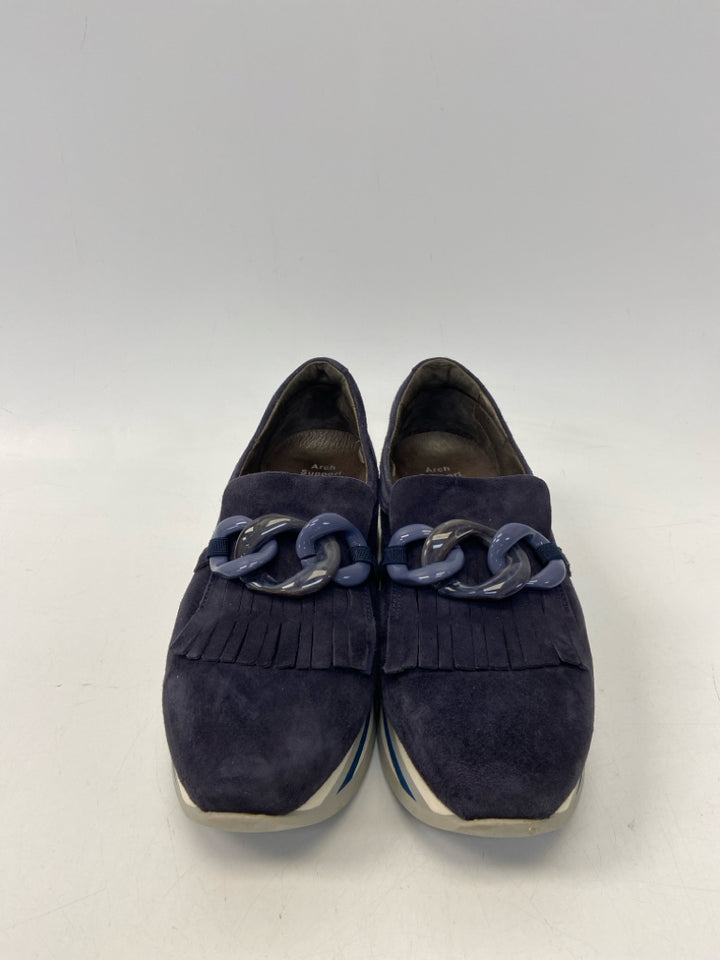 SOFTWAVES  Size 37.5 Dark Navy Sneakers