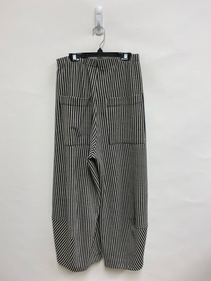 ALEMBIKA Size 6 White/Black Houndstooth Wide Leg Ladies Pants