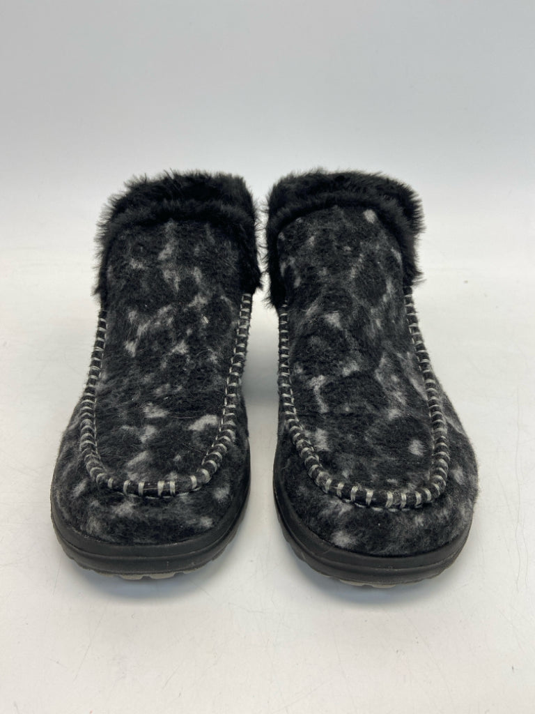 Hey Dude US Shoe Size 8 Gray Black Animal Print Boots