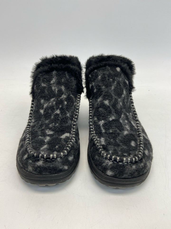 Hey Dude US Shoe Size 8 Gray Black Animal Print Boots