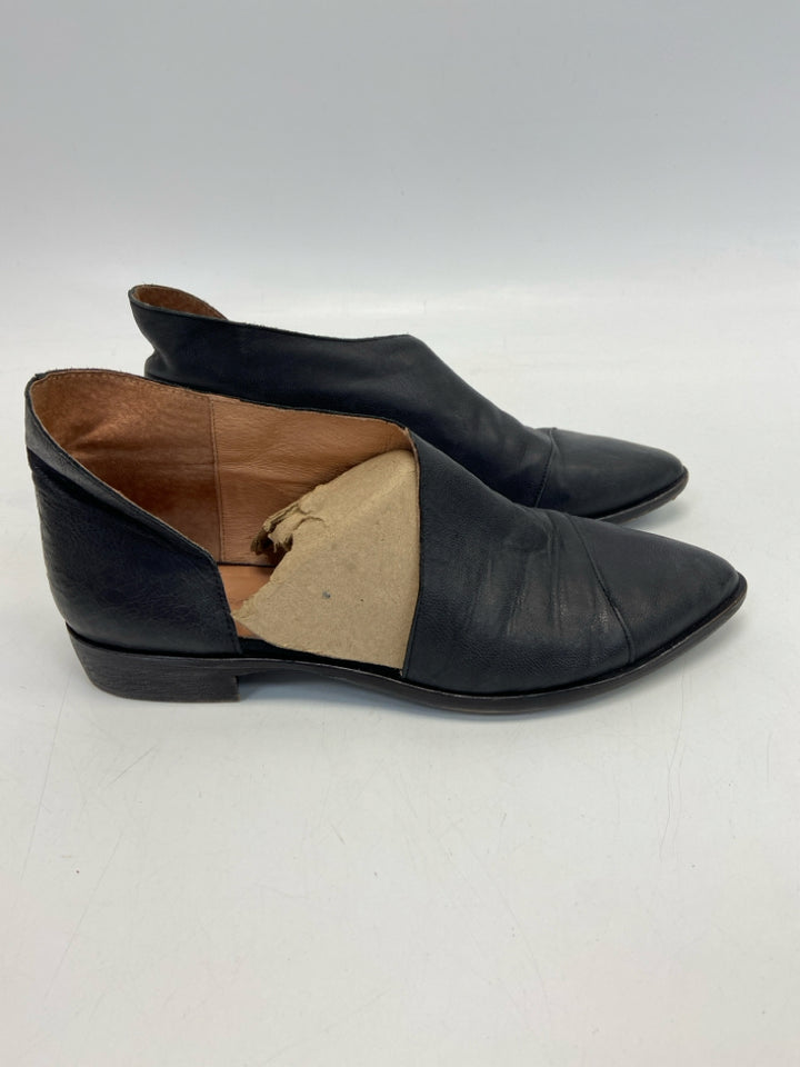 Free People  Size 39.5 Black Flats