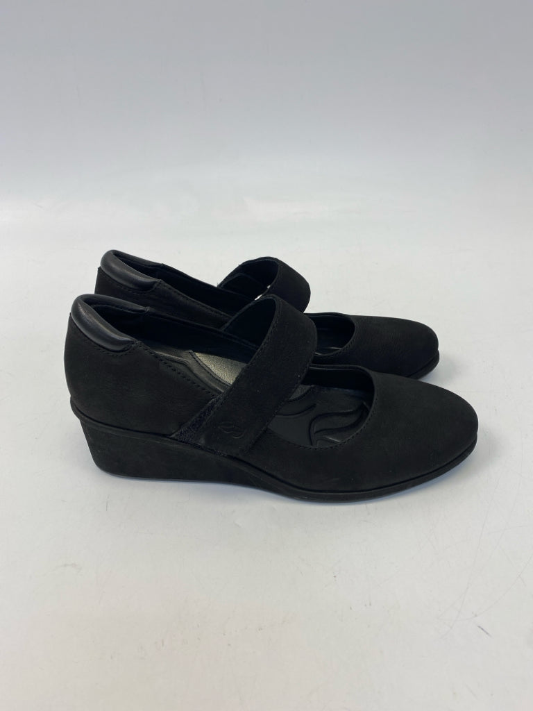 Nurture  Size 7 Black Heels