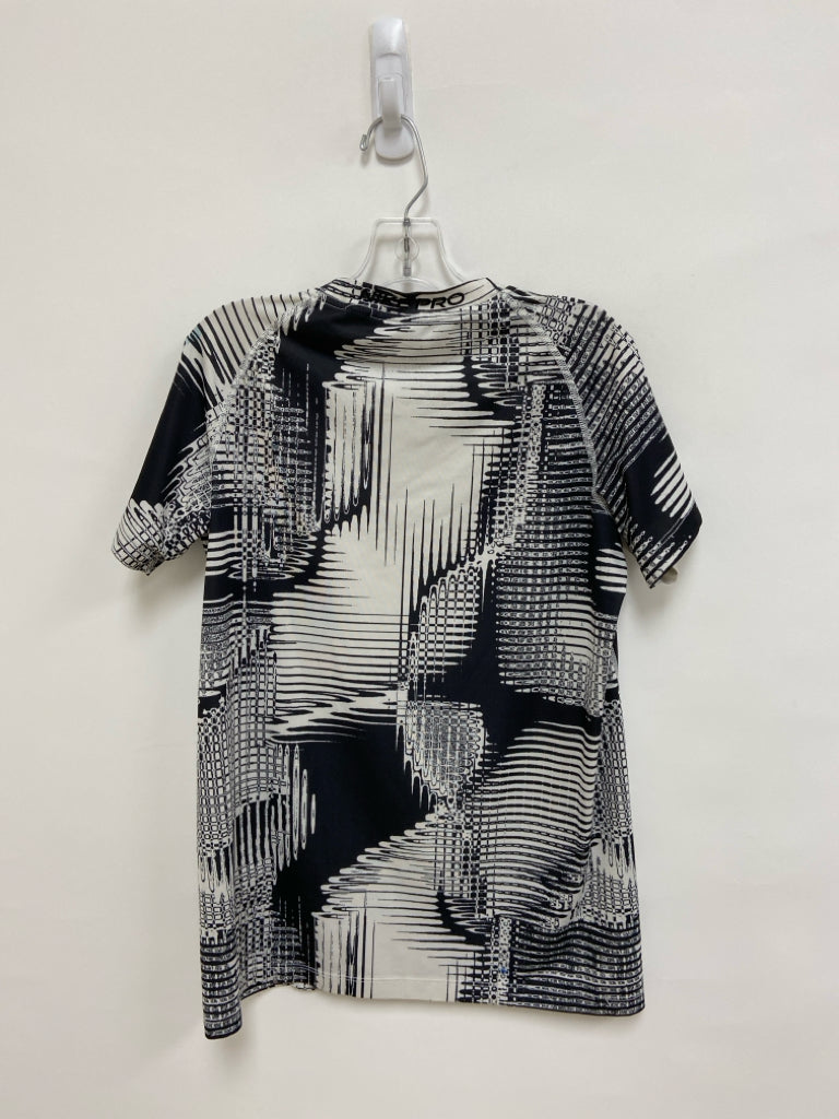 Nike SIZE L Black/White Short Sleeve Boy&