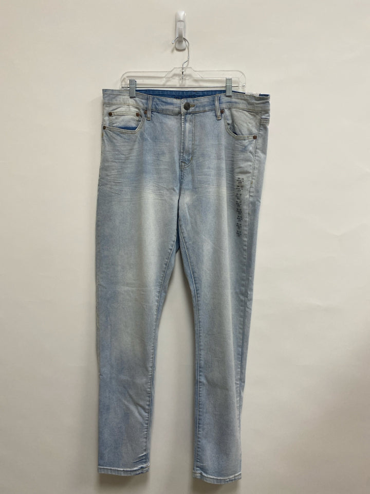 NWT Rue 21 Size 38 Faded Denim Men&