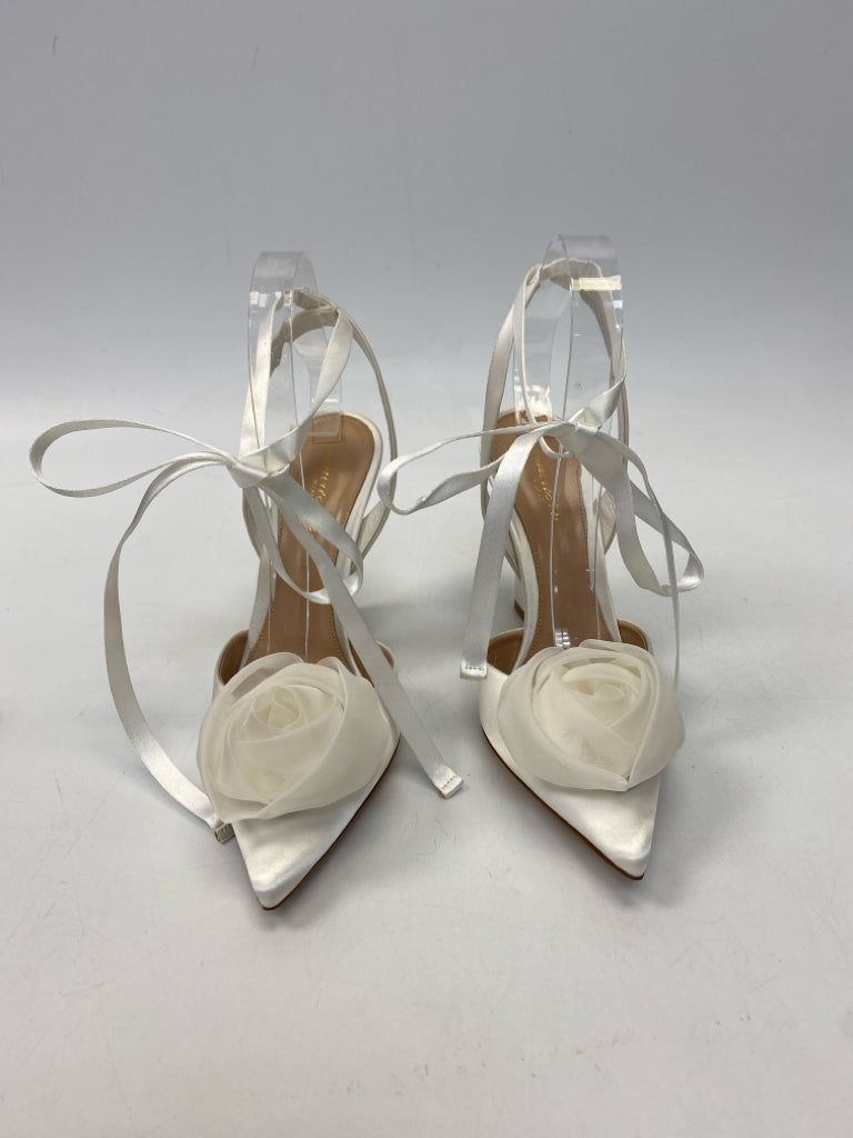 NWOT Gianvito Rossi  Size 38 White Rosette(s) Heels