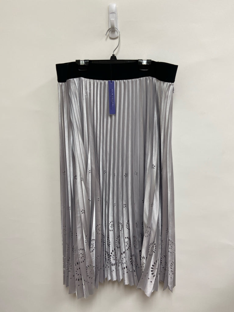 NWT Elie Tahari Size XL Silver Black Flowers Pleats Eyelet Ladies Skirt