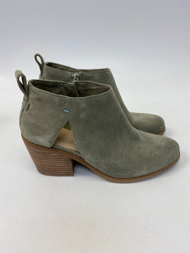 Toms  Size 7.5 Sage Suede Boots