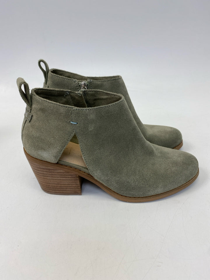 Toms  Size 7.5 Sage Suede Boots