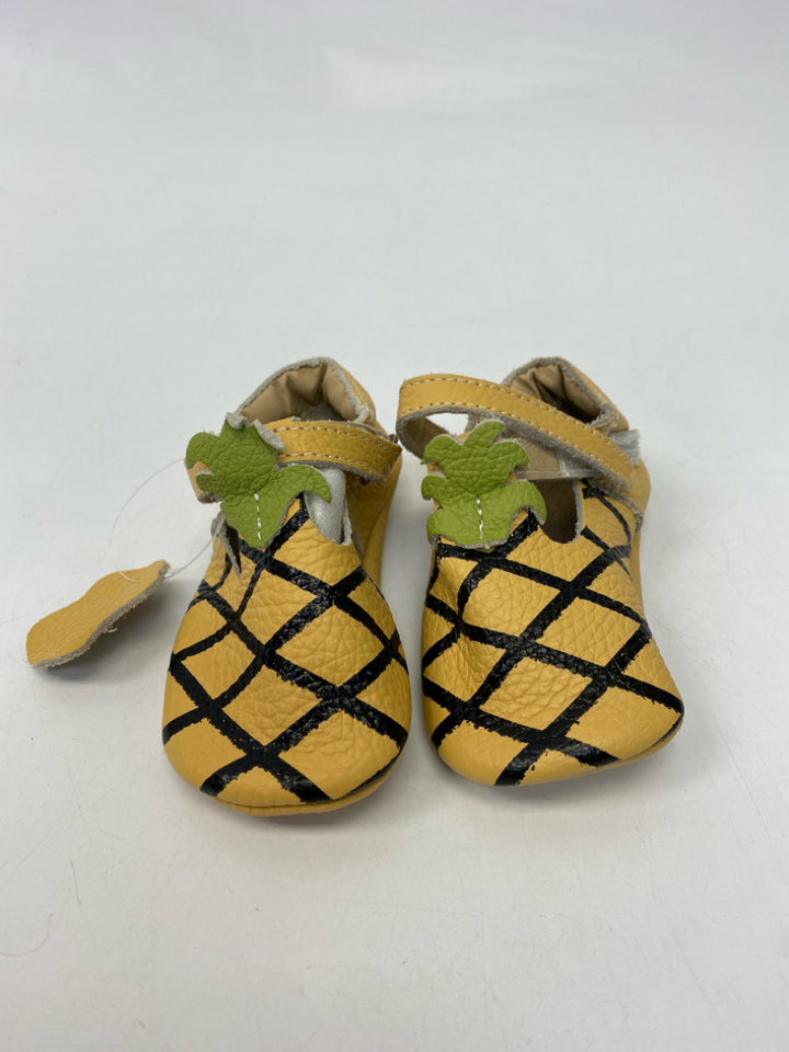 SIZE 6-12M Yellow Beige Pineapple(s) Leather Girl&