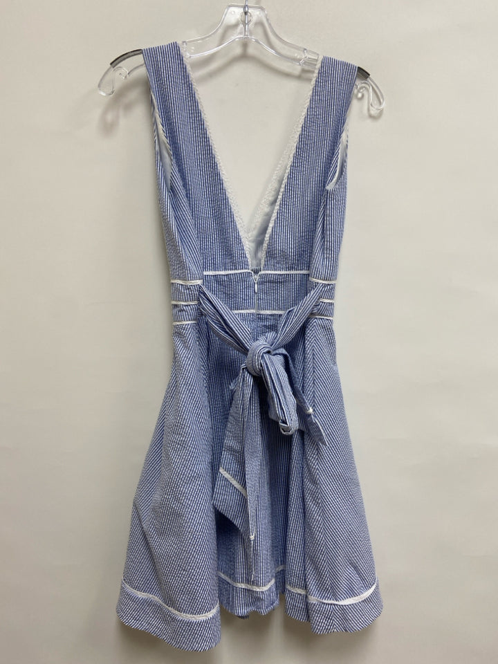 Lauren James Size M White/Blue Stripes Sleeveless Seersucker Ladies Dress