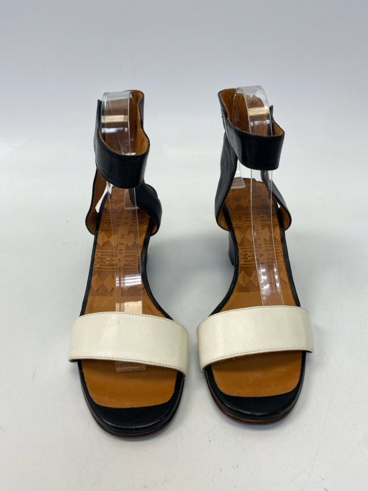 NWOT Chie Mihara  Size 39.5 Black White Sandals