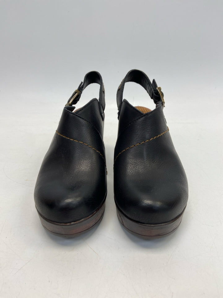 b.o.c. US Shoe Size 6 Black Clogs