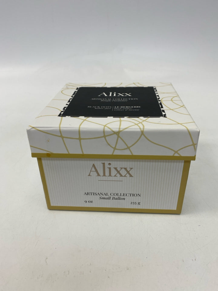 NEW/BOX Alixx 9oz Small Ballon Black Clear Candle
