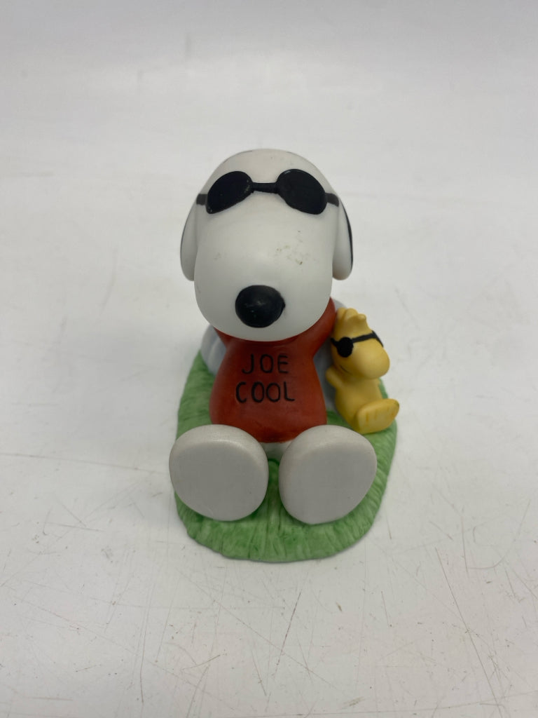 White Red Snoopy Figurine