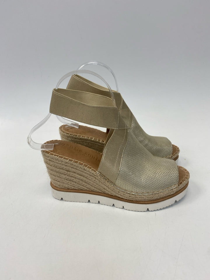 Gentle Souls  Size 7.5 Pale Gold Natural Sandals