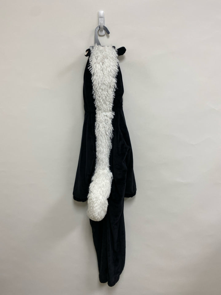 NWT SIZE 4/5 Black/White Girl&