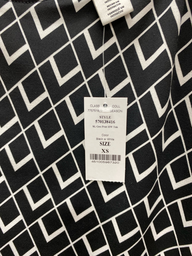 NWT Wht House/Blk Mkt Size XS Black White Squares Sleeveless Ladies Top