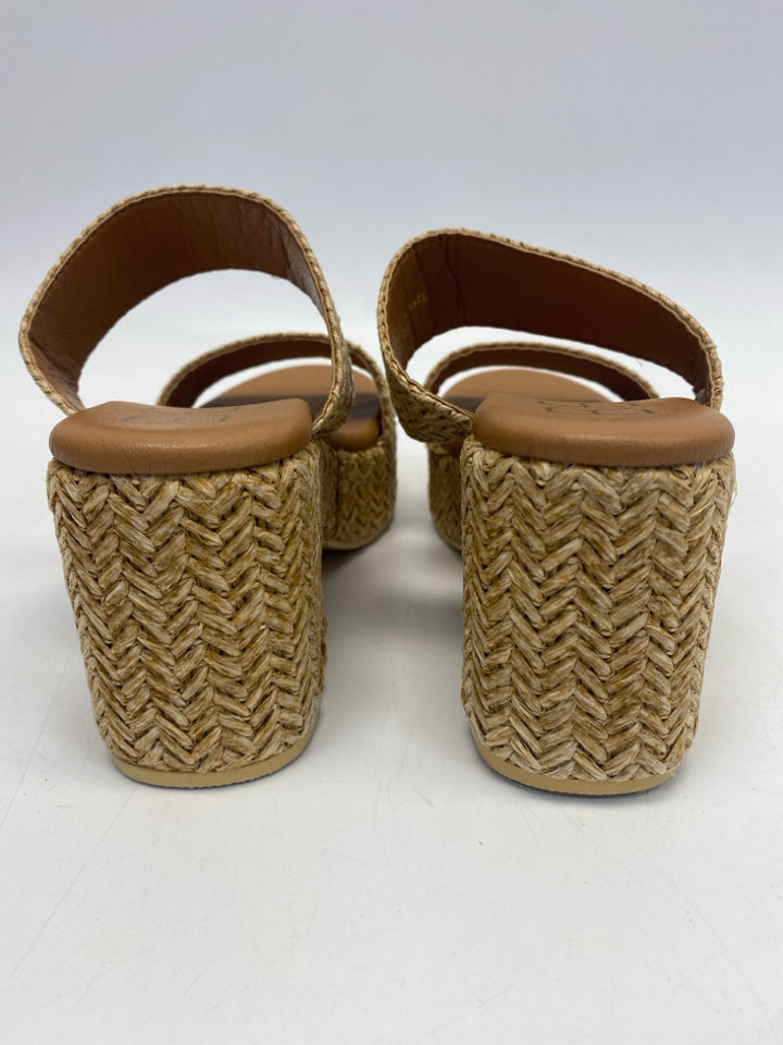 NWOT Beach by Matisse Size 8 Brown Woven Sandals