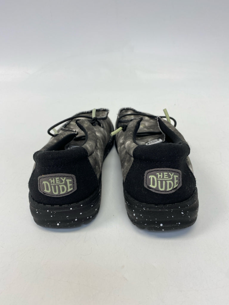 NWOT Hey Dude SIZE 1 Gray Black Boy&