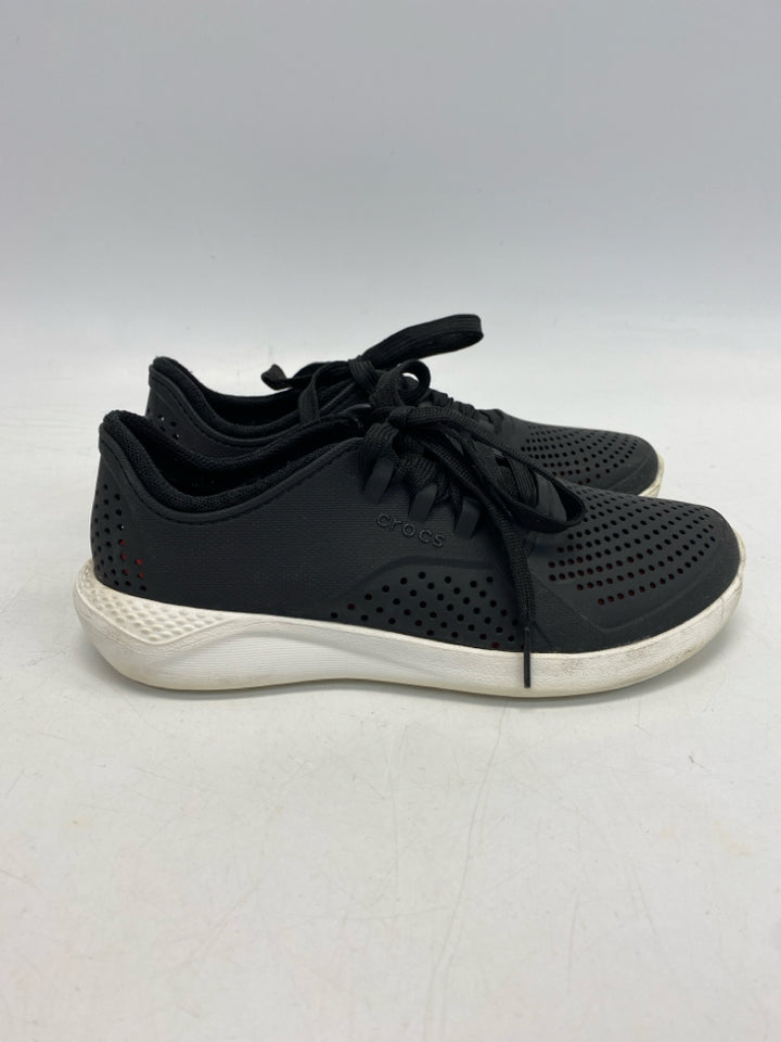 Crocs  Size 7 Black Lace-up Sneakers