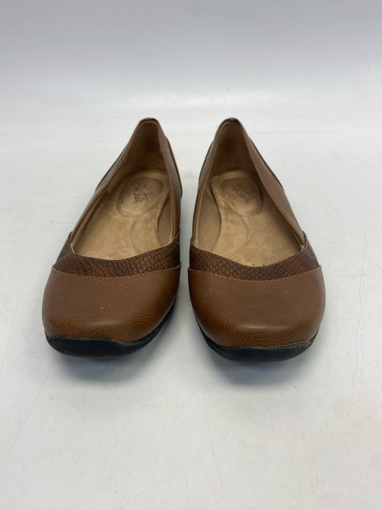 Life Stride US Size 7 Brown Flats