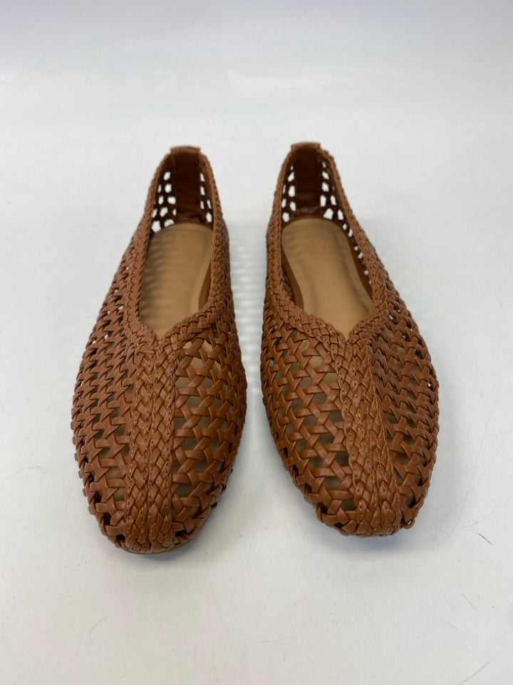 NWOT Universal Thread  Size 8.5 Brown Woven Flats